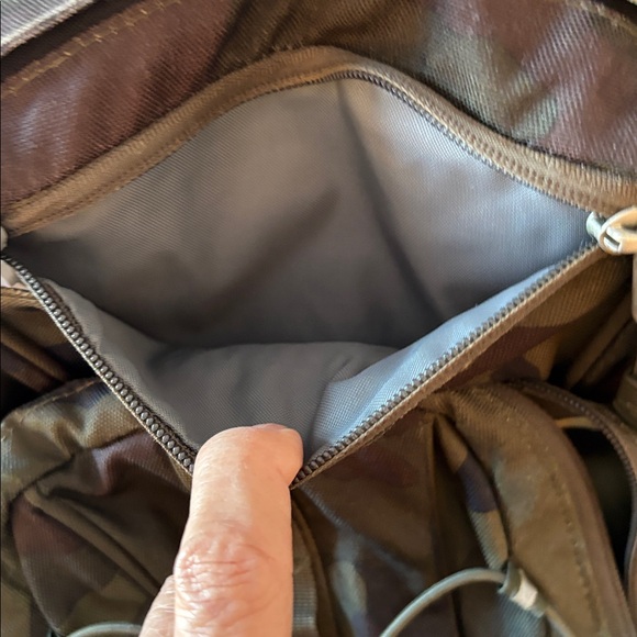 The NORTH FACE Heckler camo patterned backpack - Picture 7 of 13